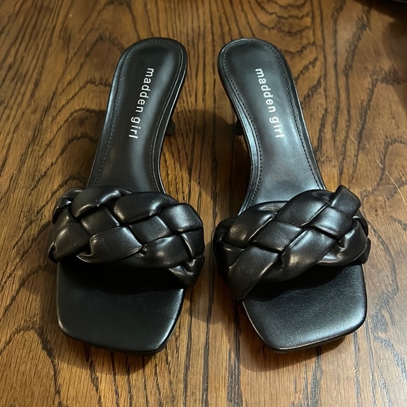 BLACK braided sandals - Picture 1 of 4